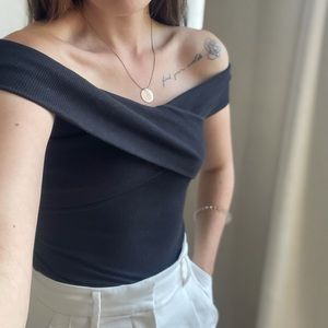 💕3 for $25💕 of the shoulder body suit